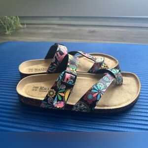 Maibulun “Black Floral” Criss Cross Strap Sandals